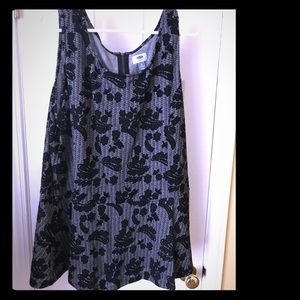 Floral sleeveless blouse with zip back